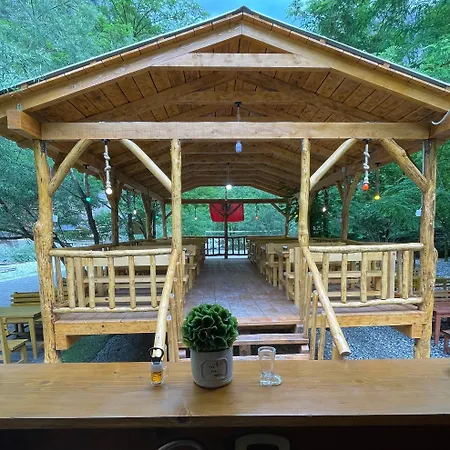 בית הארחה Guri I Lekes Moll' e Shoshit