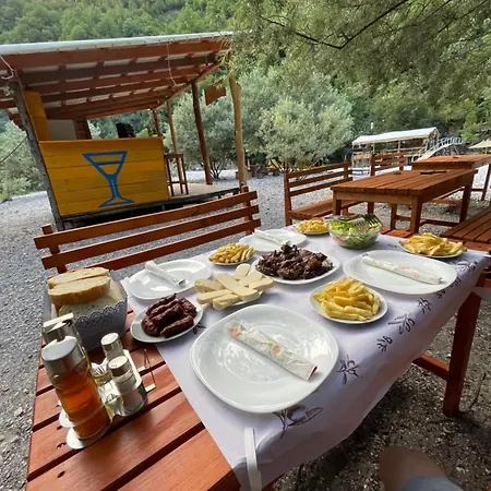 Guri I Lekes Konukevi Moll' e Shoshit