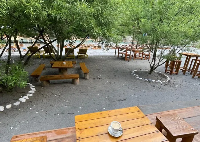 Konukevi Guri I Lekes Moll' e Shoshit