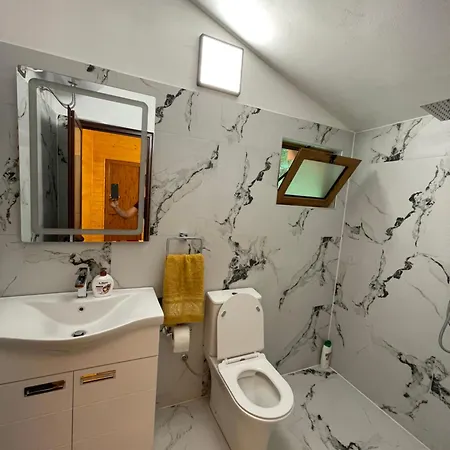 Guri I Lekes Pensión Moll' e Shoshit