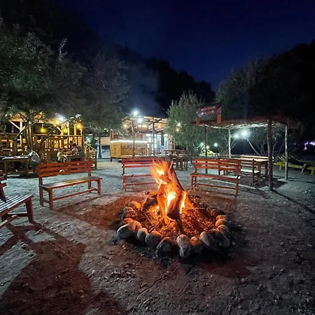 Guri I Lekes Pensión 3*