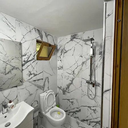 Guri I Lekes Pensionat Moll' e Shoshit