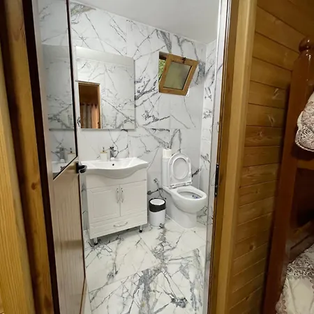 Guri I Lekes Pensión Moll' e Shoshit