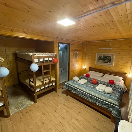 Pensión Guri I Lekes Moll' e Shoshit