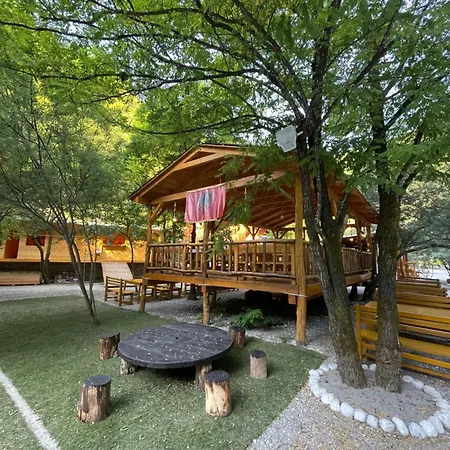 Pensión Guri I Lekes