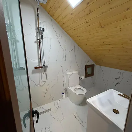 Pensión Guri I Lekes 3*