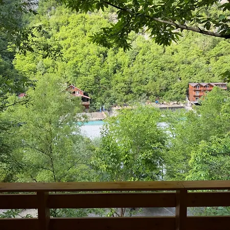 Guri I Lekes Pensión Moll' e Shoshit
